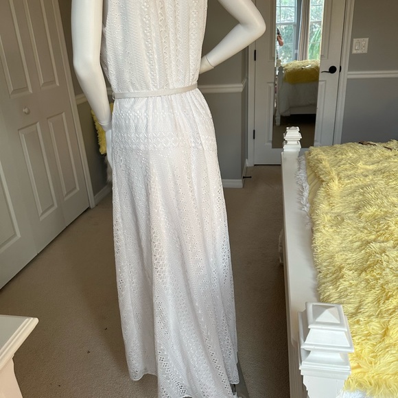 White House Black Market Full length white eyelet V neck side slit dress. Size 8 - Picture 5 of 9